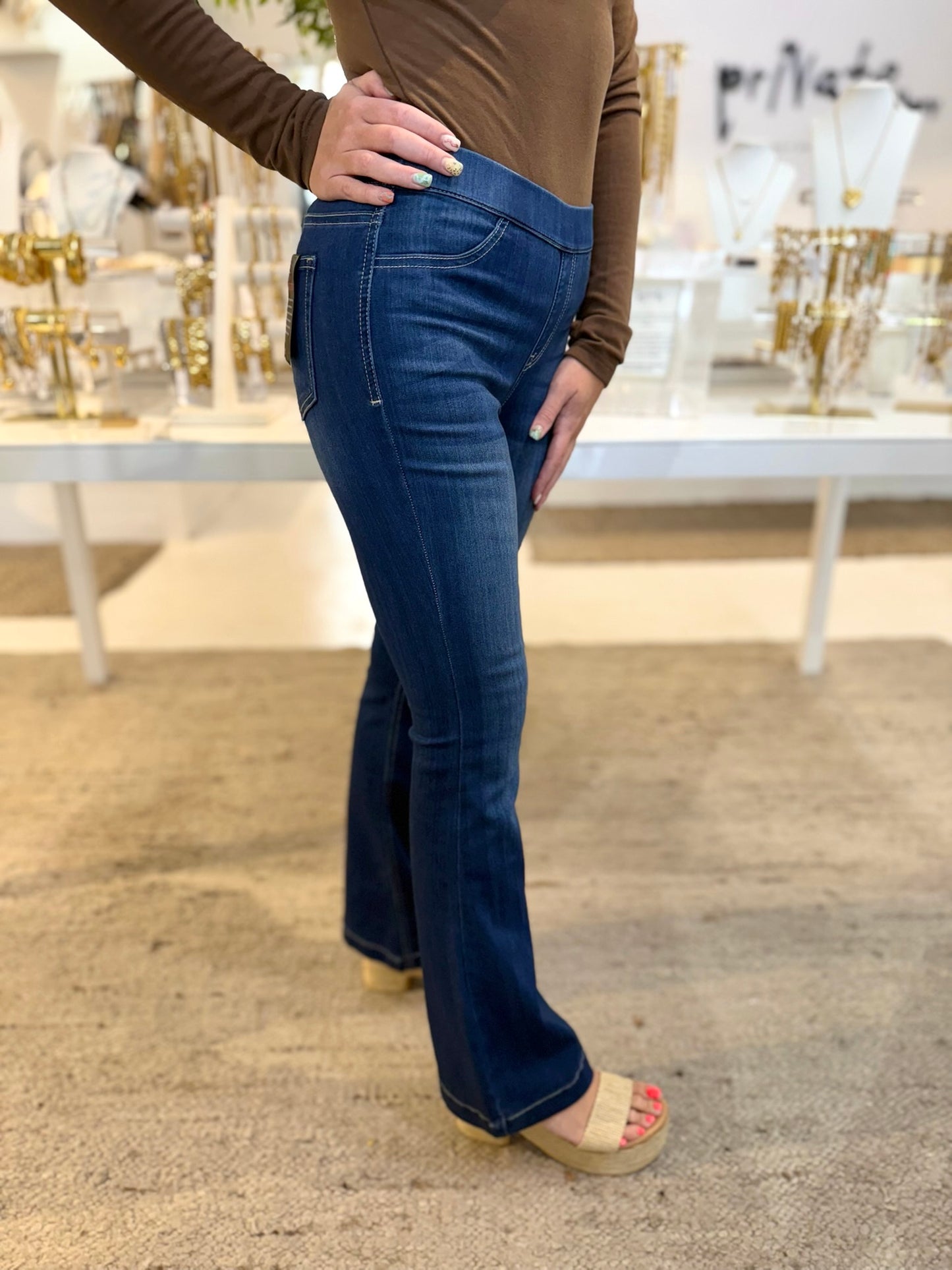 33' Inseam Mid Rise Flare Jegging