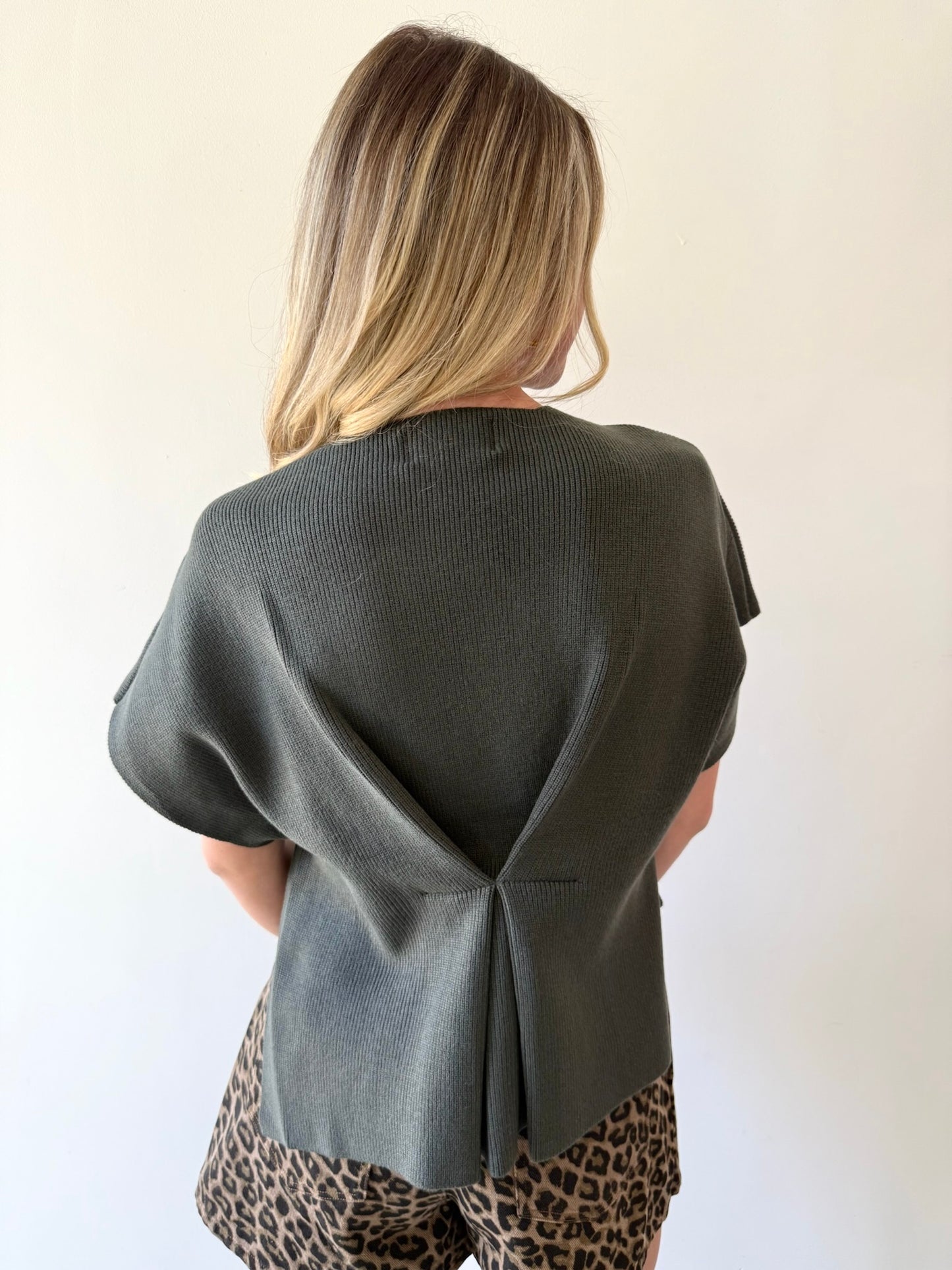 Hidden Closure Sleeveless Cardigan