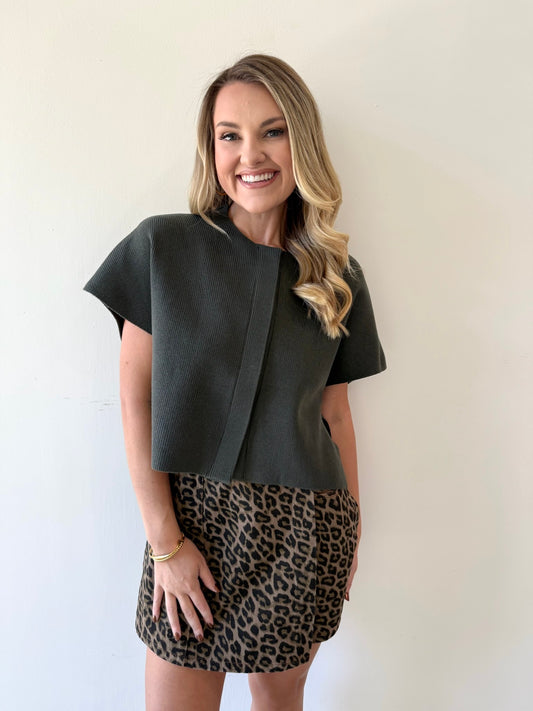 Hidden Closure Sleeveless Cardigan