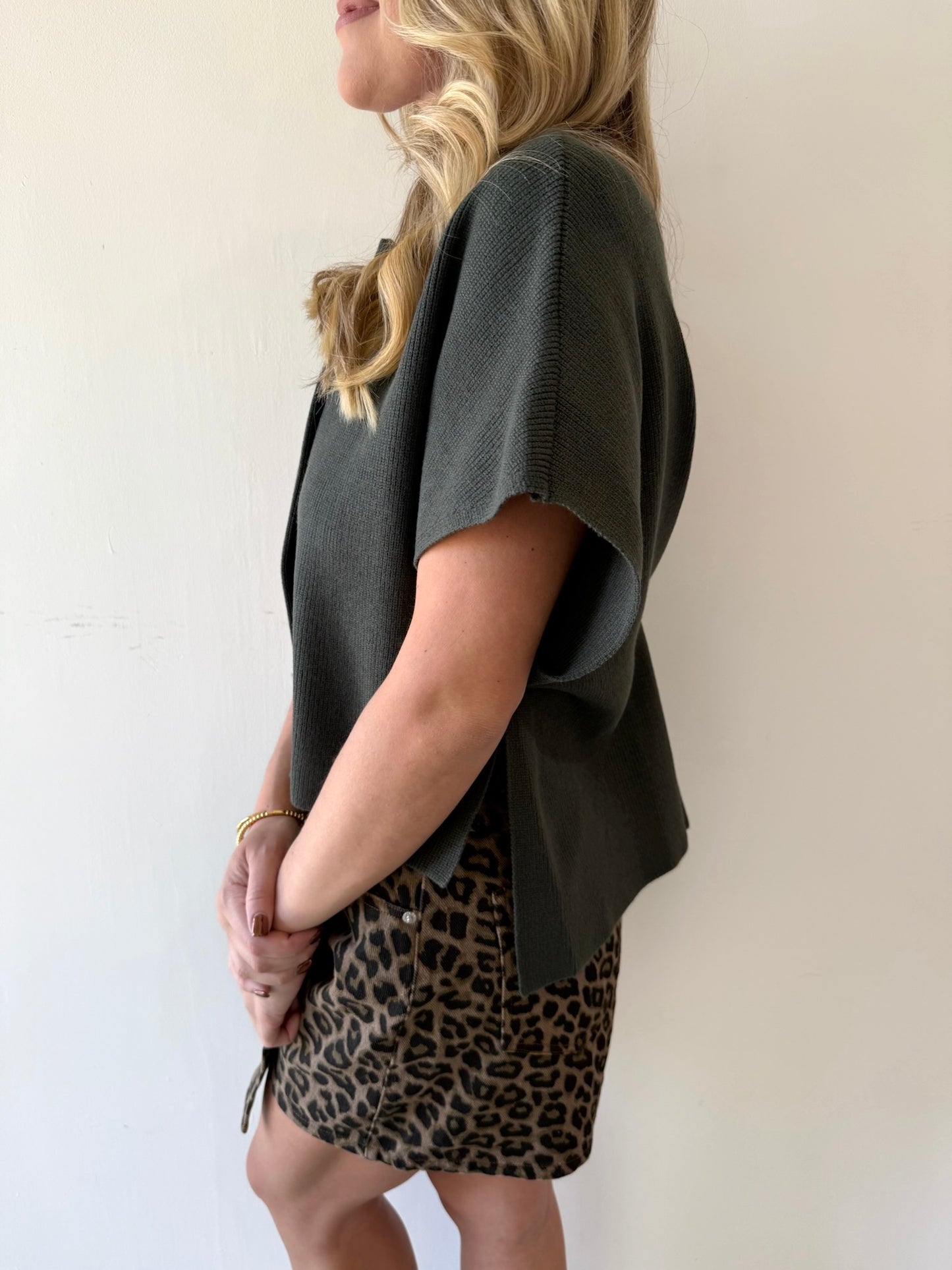 Hidden Closure Sleeveless Cardigan