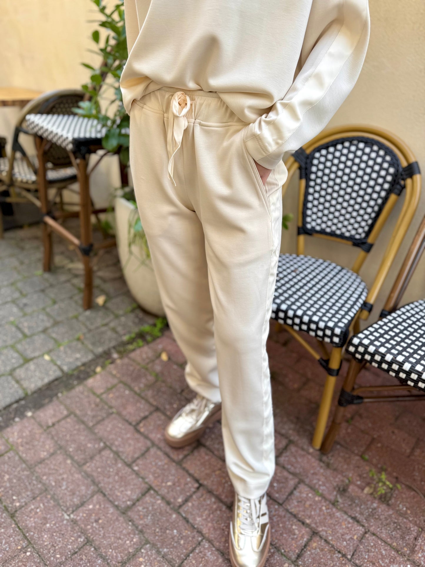 Contrast Satin Sweater & Pant Set - Private Gallery Boutique