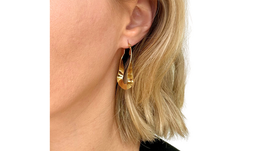 E171 GLD OVAL TWIST HOOP