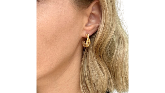 E181 GLD CROSS TWIST C-HOOP
