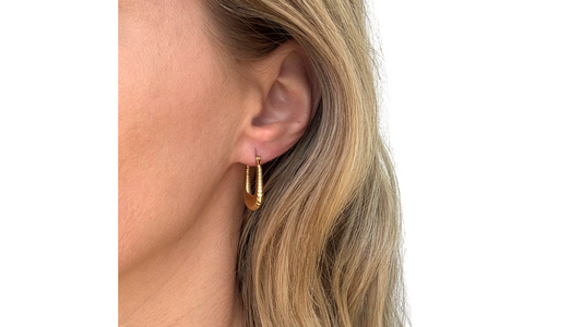 E179 GLD RIBBED U-SHAPE HOOP