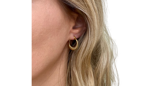 E172 SMALL GLD COIL HOOP