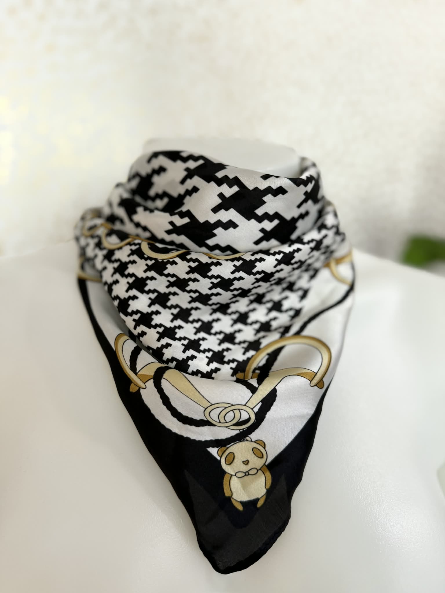 Houndstooth Scarf - Private Gallery Boutique